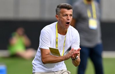 Răsturnare de situație la Dinamo: Burcă i-a spus că nu mai contează pe el, dar poate continua la echipă