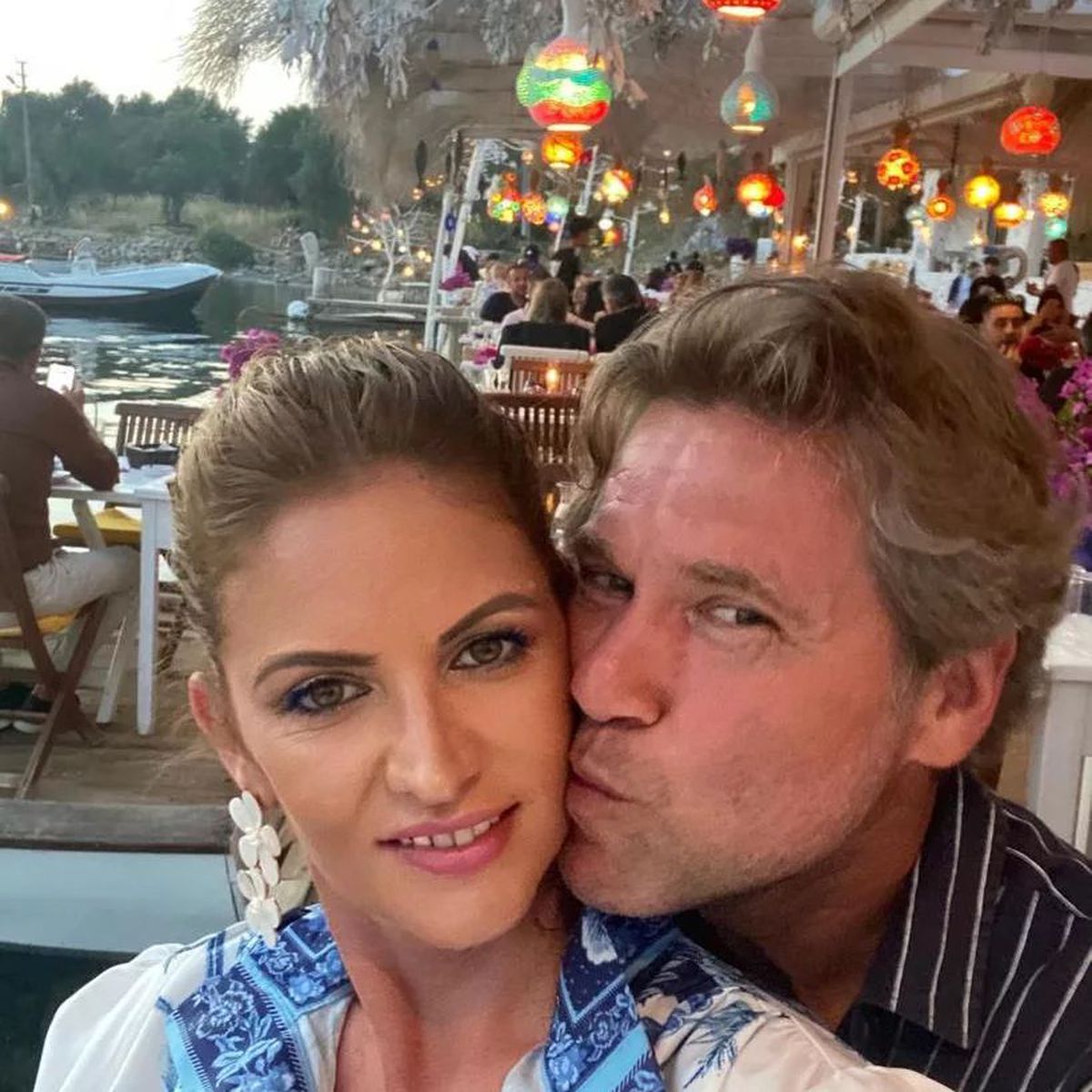Florin Răducioiu a apărut lângă o blondă în noaptea dintre ani! Cine e femeia de care e îndrăgostit fostul internațional