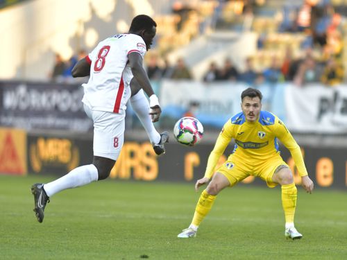 Baba Alhassan, cu numărul 8 pe spate / FOTO: Imago