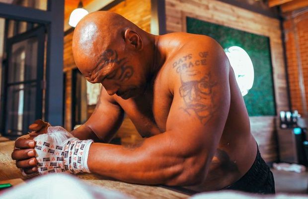 Mike Tyson îi acuză pe șefii unei platforme de streaming de discriminare: „Pentru ei sunt o «cioară» gata să fie vândută la licitație”