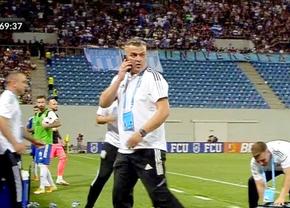 Adrian Mititelu, explicații despre telefonul dat pe bancă în timpul derby-ului FCU - CS Universitatea: „Vă dau cuvântul meu de onoare!”