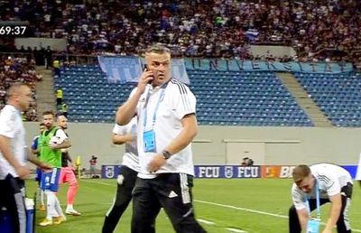 Adrian Mititelu, explicații despre telefonul dat pe bancă în timpul derby-ului FCU Craiova - CS Universitatea: „Vă dau cuvântul meu de onoare!”