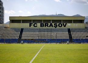 Exod în masă la FC Brașov » 15 jucători și-au reziliat deja contractele în urma deciziei TAS, conducătorii își vor depune demisiile: „Situația este una grea”