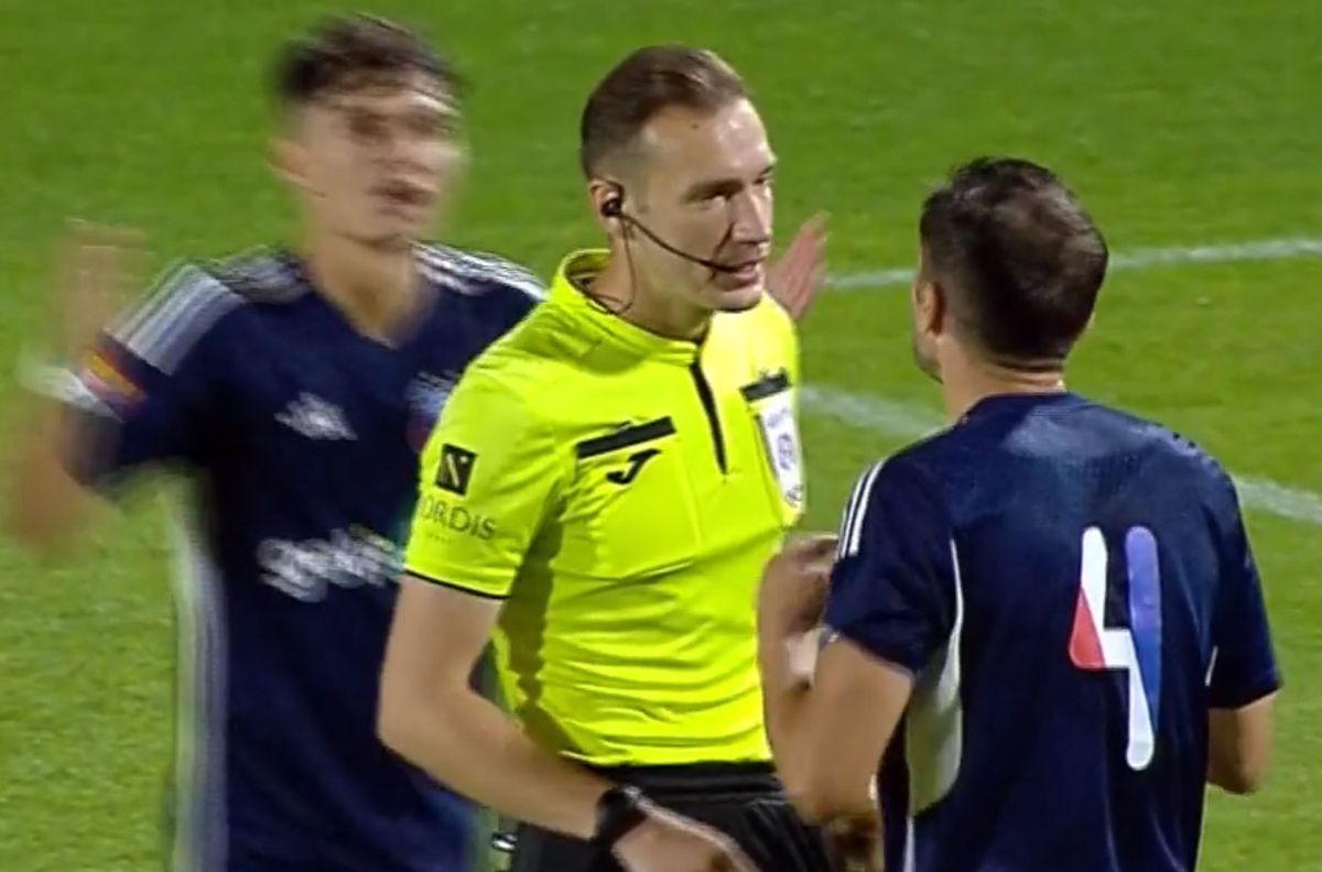 Penalty dictat în Chindia - CSA Steaua după 50 de secunde! Fostul atacant de la Dinamo, decisiv în startul meciului