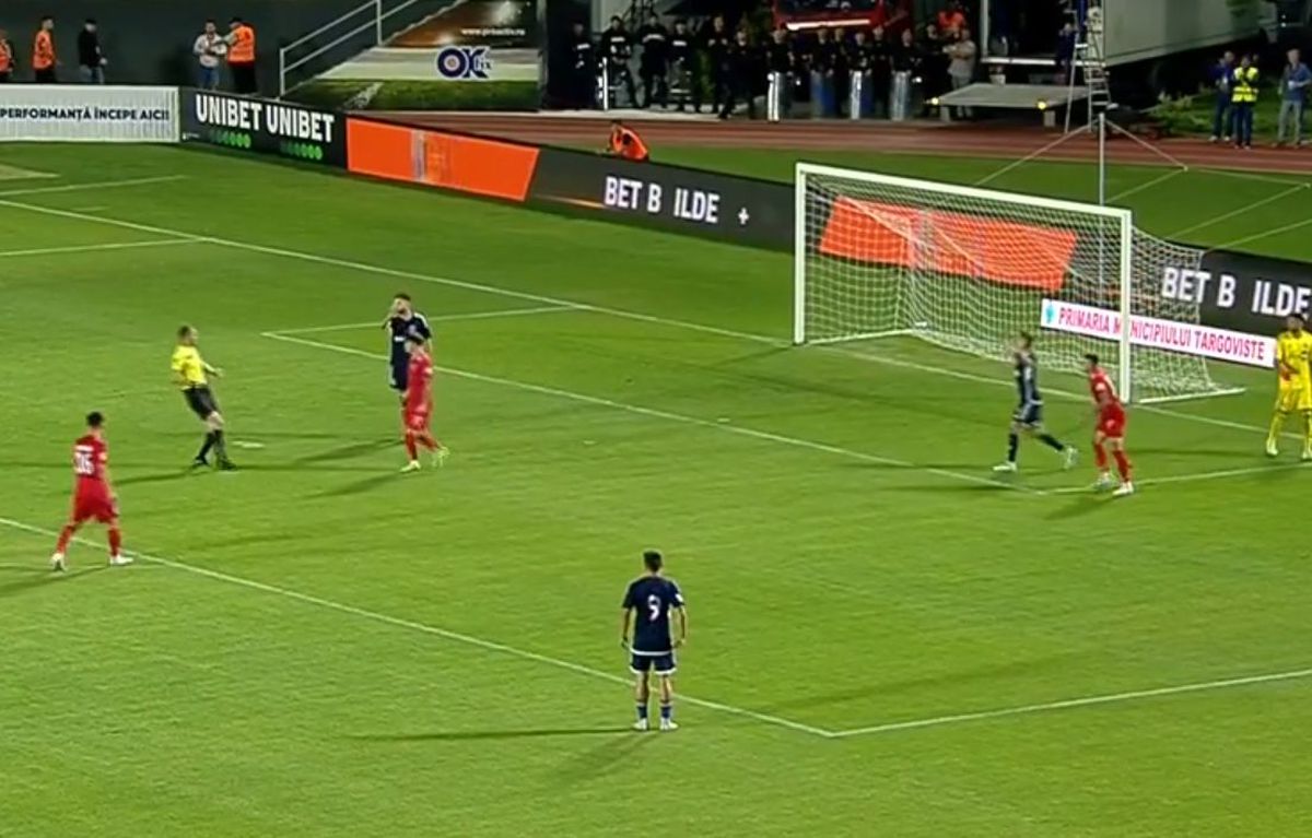 Penalty dictat în Chindia - CSA Steaua după 50 de secunde! Fostul atacant de la Dinamo, decisiv în startul meciului