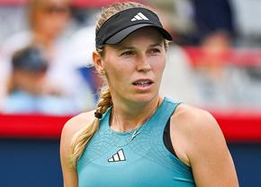 Dominantă! Caroline Wozniacki s-a întors cu victorie: a cedat doar patru game-uri la primul meci oficial după 3 ani și jumătate