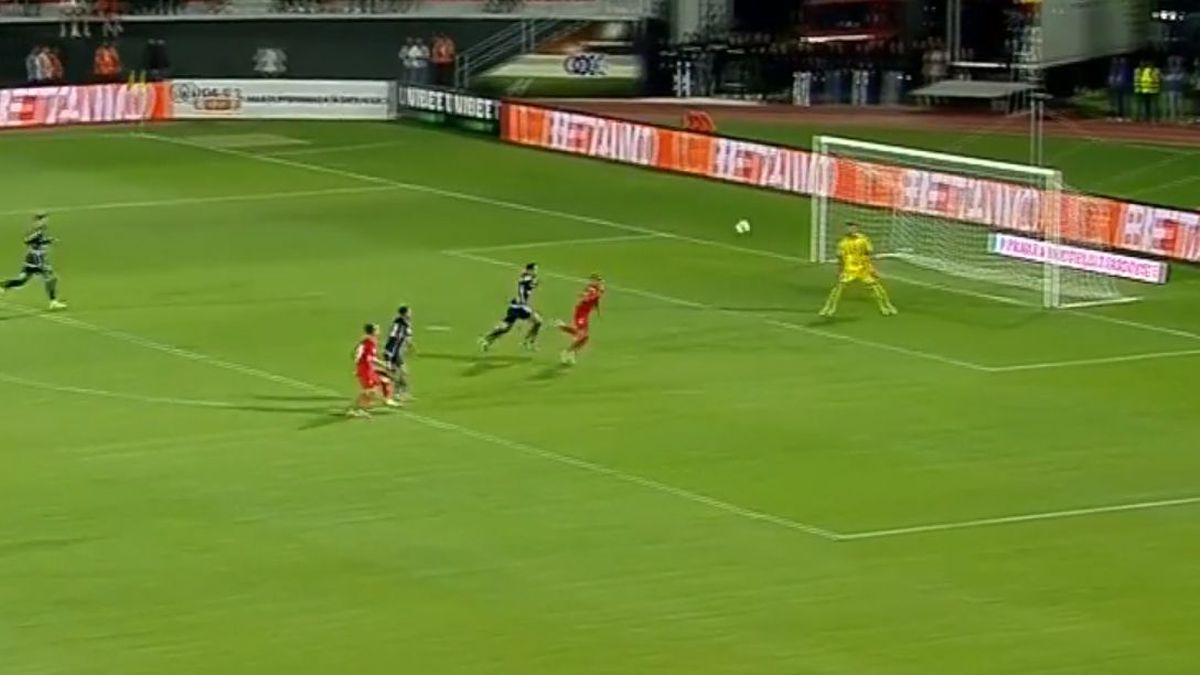 Penalty dictat în Chindia - CSA Steaua după 50 de secunde! Fostul atacant de la Dinamo, decisiv în startul meciului