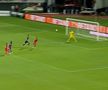Penalty dictat în Chindia - CSA Steaua după 50 de secunde! Fostul atacant de la Dinamo, decisiv în startul meciului