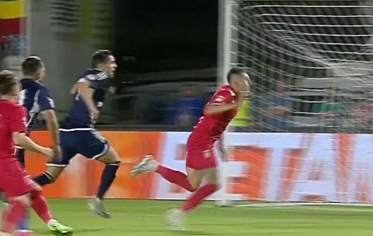 Penalty dictat în Chindia - CSA Steaua după 50 de secunde! Fostul atacant de la Dinamo, decisiv în startul meciului