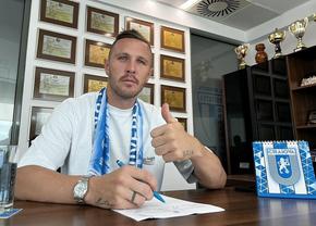 Universitatea Craiova și-a prezentat „noul metronom” » A semnat jucătorul cu aproape 300 de meciuri în Serie A!