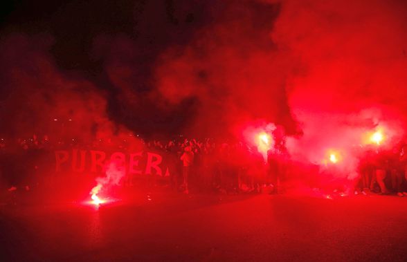 Un meci programat azi în Liga Campionilor a fost amânat de UEFA! Un ultras al lui AEK a fost ucis de un fan Dinamo Zagreb în incidentele de o violență extremă din Atena