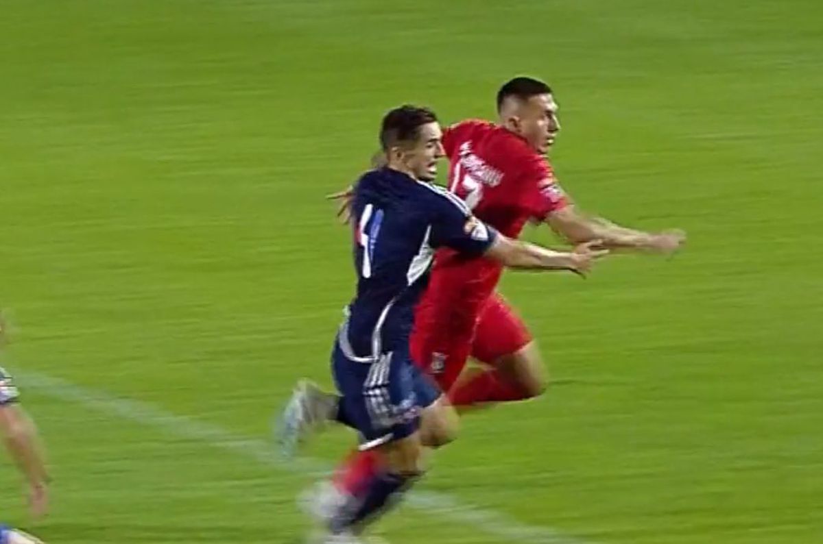 Penalty dictat în Chindia - CSA Steaua după 50 de secunde! Fostul atacant de la Dinamo, decisiv în startul meciului