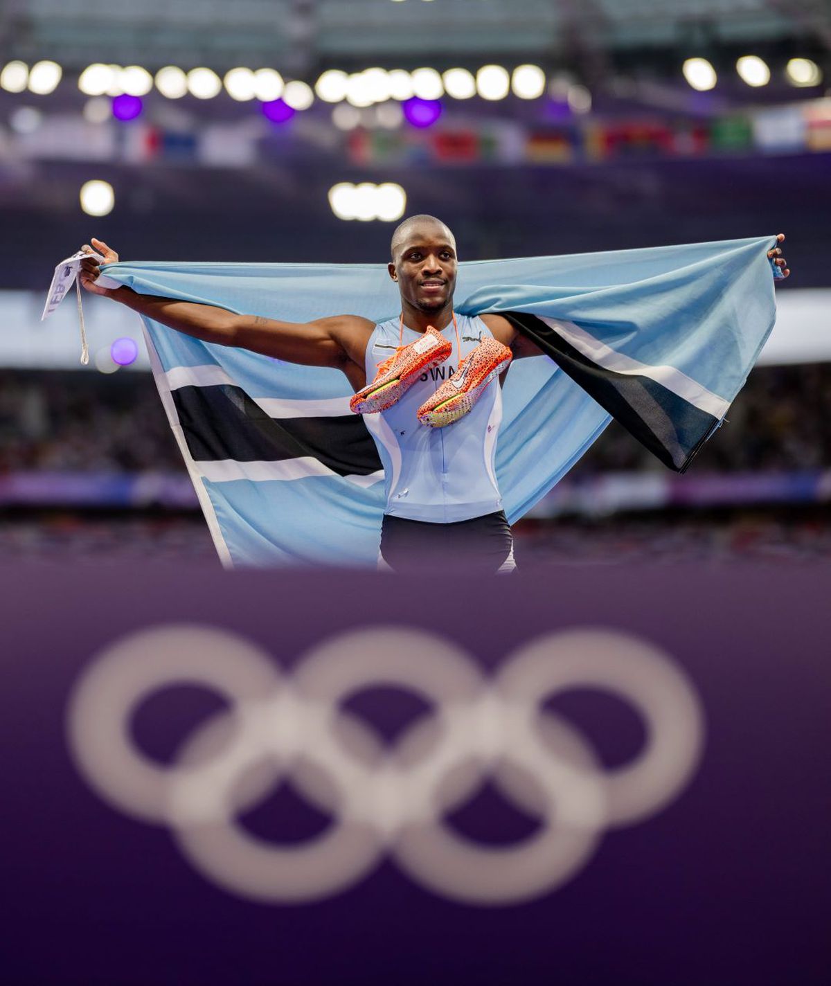 Letsile Tebogo câștigă finala de 200 m pe Stade de France, primul aur olimpic din istoria Botswanei! » Americanul Noah Lyles a fost scos în scaun cu rotile după probă