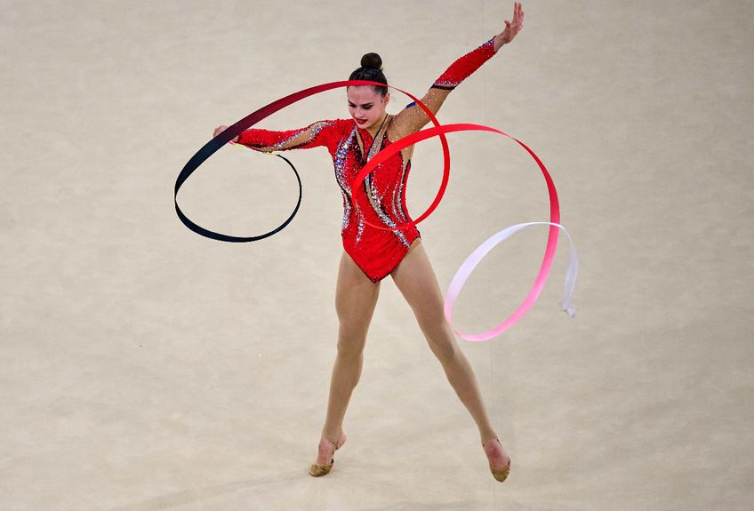 Annaliese Drăgan, în calificările de la gimnastică ritmică, în Arena Porte de La Chapelle din Paris / FOTO: Raed Krishan (GSP.ro)