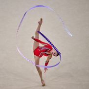 Annaliese Drăgan, în calificările de la gimnastică ritmică, în Arena Porte de La Chapelle din Paris / FOTO: Raed Krishan (GSP.ro)