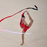 Annaliese Drăgan, în calificările de la gimnastică ritmică, în Arena Porte de La Chapelle din Paris / FOTO: Raed Krishan (GSP.ro)