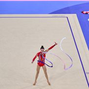 Annaliese Drăgan, în calificările de la gimnastică ritmică, în Arena Porte de La Chapelle din Paris / FOTO: Raed Krishan (GSP.ro)