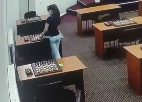 Scene-thriller la şah. O rusoaică și-a otrăvit adversara cu mercur pus pe o piesă!