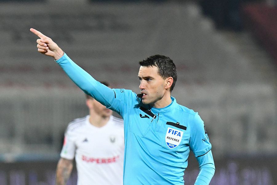 Ovidiu Hațegan a fost delegat și la finala masculină de fotbal a Jocurilor Olimpice de la Paris. fiind în camera VAR ca asistent video / Foto: Imago Topul în care Ovidiu Hațegan este în elită » Se află la egalitate cu legendarul Pierluigi Collina + unde este Kyros Vassaras