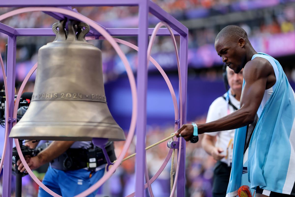 Letsile Tebogo câștigă finala de 200 m pe Stade de France, primul aur olimpic din istoria Botswanei! » Americanul Noah Lyles a fost scos în scaun cu rotile după probă