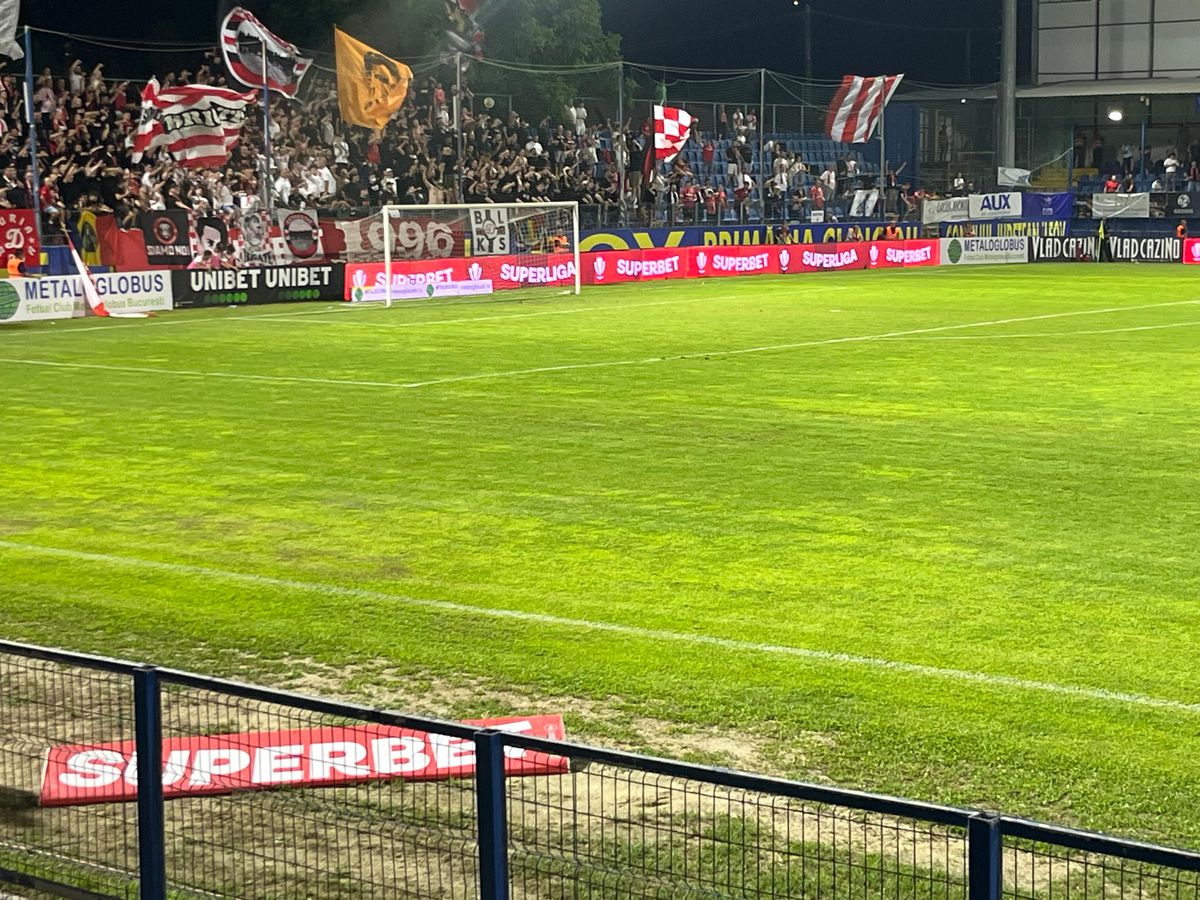 Imagini incredibile! Gazon deplorabil la Metaloglobus - Dinamo