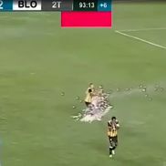 Juan Godoy (The Strongest) a fost rănit la testicule de o rachetă lansată în teren de propriii suporteri! / Foto: X