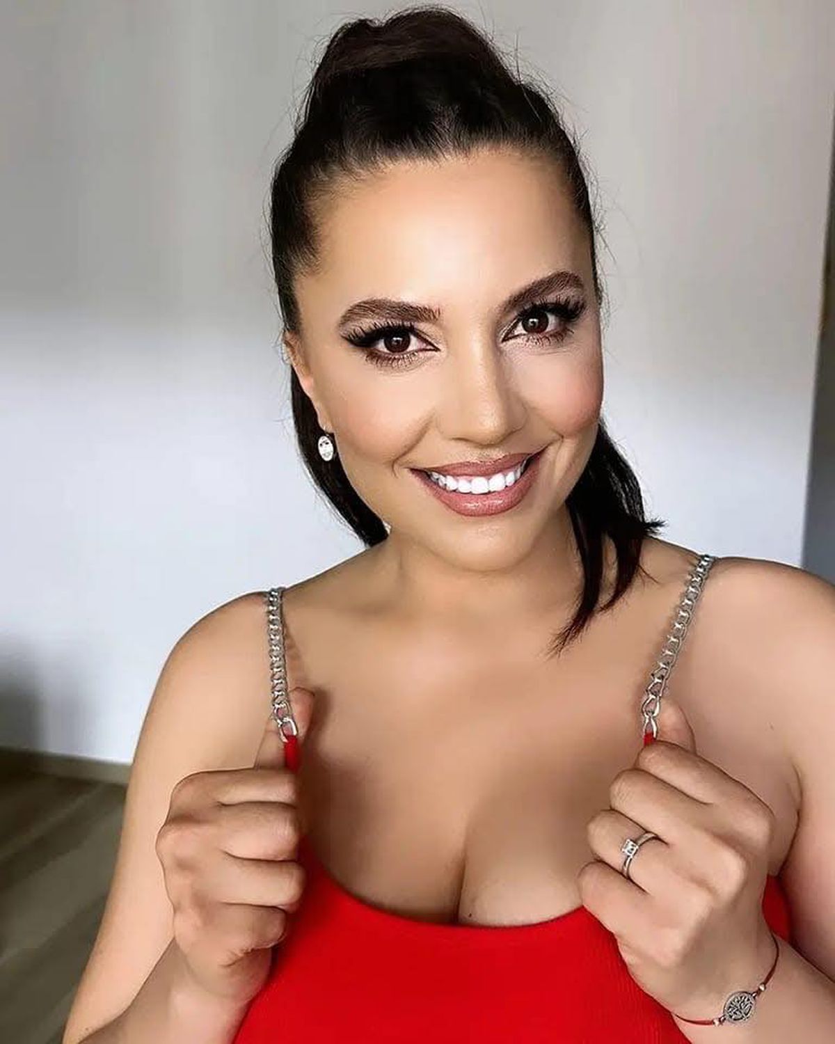 „Campioana unei mari iubiri” » Artista care i-a chemat pe olteni în „vulcanul” de pe Oblemenco