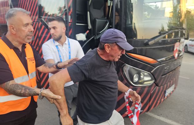 Moment tensionat înainte de Metaloglobus - Dinamo » Forțele de ordine au intervenit imediat după sosirea autocarului
