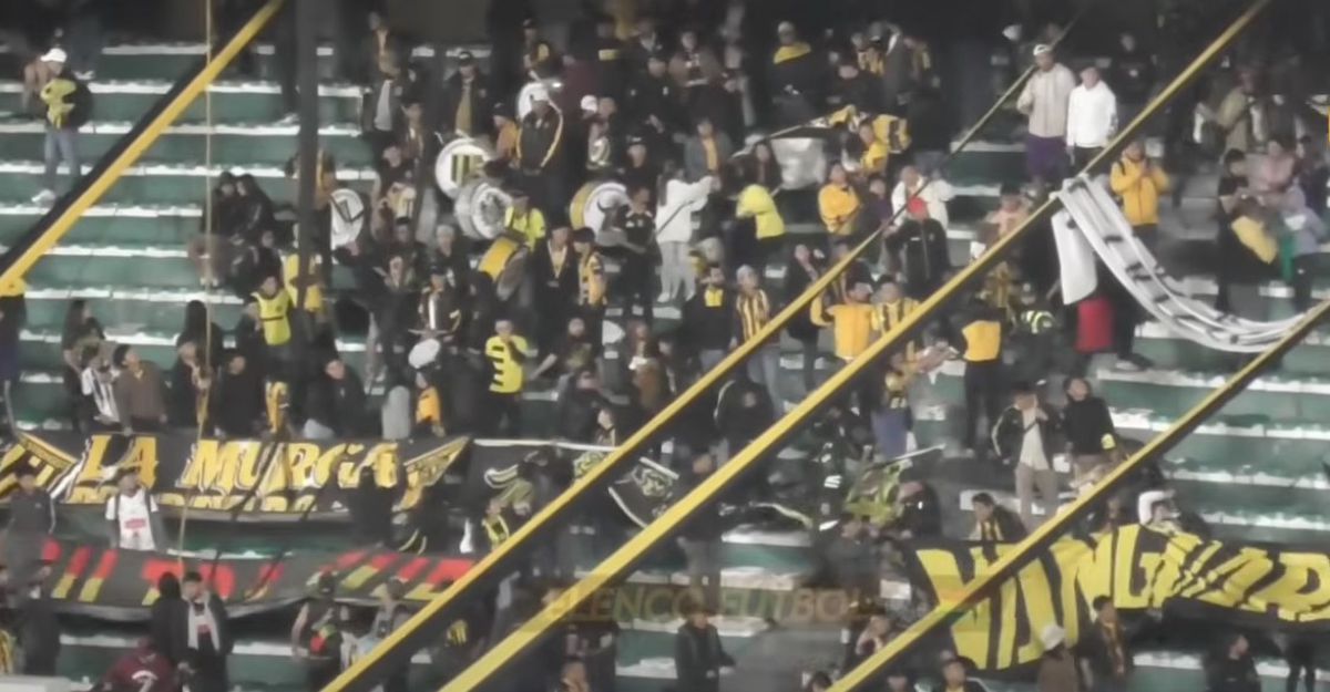 Juan Godoy (The Strongest) a fost rănit la testicule de o rachetă lansată în teren de propriii suporteri!