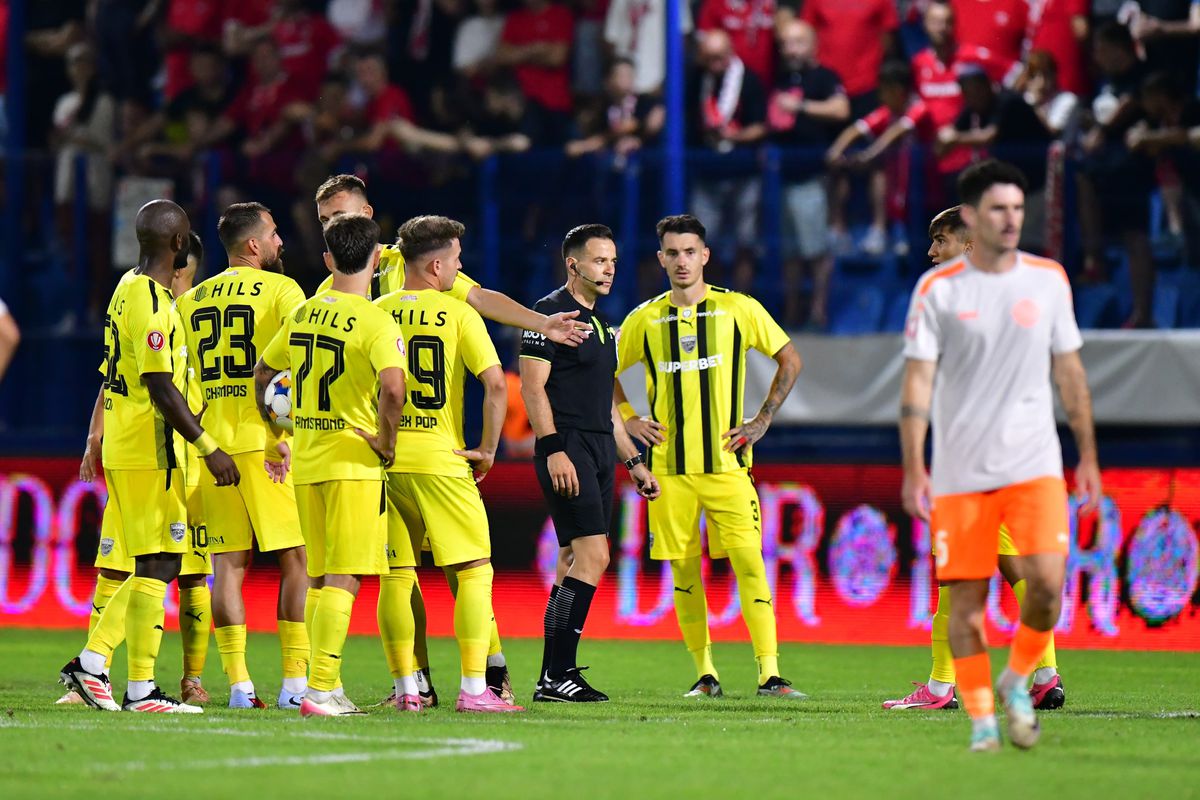 Gol anulat în Metaloglobus - Dinamo ca urmare a intervenției VAR