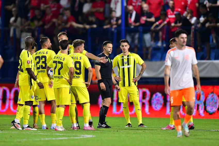 Gol anulat în Metaloglobus - Dinamo ca urmare a intervenției VAR. FOTO: Cristi Preda