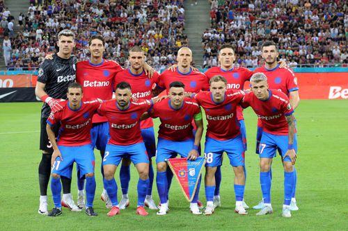 Juri Cisotti (primul din stânga de jos) ar putea rata Drita - FCSB, returul din Europa League