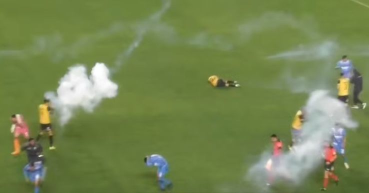 Juan Godoy (The Strongest) a fost rănit la testicule de o rachetă lansată în teren de propriii suporteri! / Foto: X