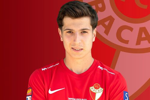 Luca Baban a fost prezentat de FC Bacău // sursă foto: Facebook @ FC Bacău
