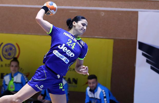 Momente DRAMATICE pentru o campioană a României la handbal: Crina Pintea i-a deplasat laringele cu o lovitură în gât! De 3 zile e internată în spital