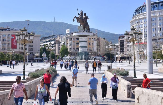 Orașul celor 1.000 de statui: „Și în România e corupție, dar aici e mai rău!”