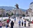 Skopje, oraș cu 600.000 de locuitori, impresionează prin numeroase monumente. Autoritățile au investit peste 200 de milioane de euro pentru a reconstruit capitala Macedoniei după cutremurul devastator din 1963.