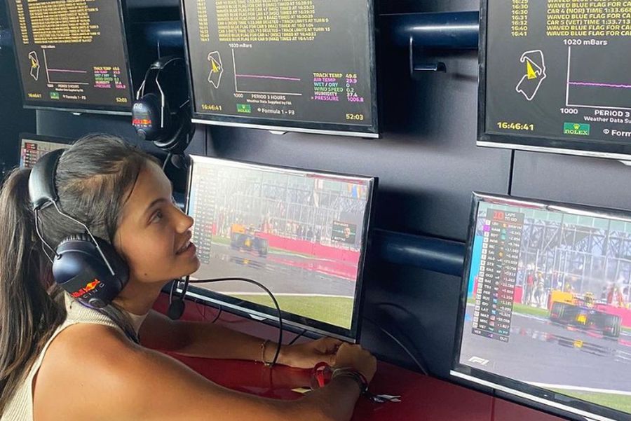 Emma Răducanu și etern fascinanta lume a Formulei 1 / FOTO: Instagram Emma Răducanu și 10 lucruri inedite: marile pasiuni din afara terenului, bornele de la US Open + cum vorbește românește