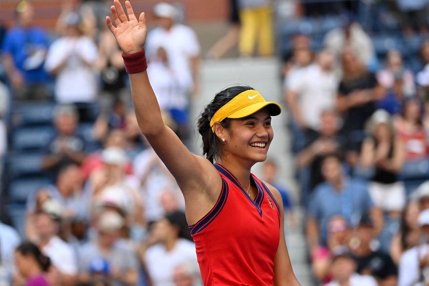 Emma Răducanu are motive să zâmbească: la doar 18 ani, e calificată în sferturi la US Open / Sursă foto: Imago Image