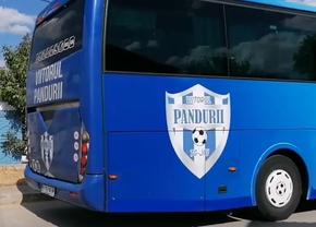 Caz uluitor petrecut la un meci din Cupa României » Șoferul autocarului a lăsat echipa care juca în deplasare la stadion și a plecat!