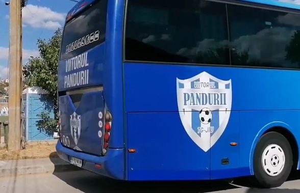 Caz uluitor petrecut la un meci din Cupa României » Șoferul autocarului a lăsat echipa care juca în deplasare la stadion și a plecat!