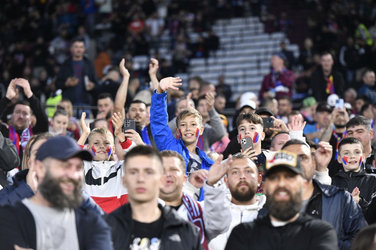 Silence pentru Regină » Imagini emoționante cu momentul de reculegere de pe London Stadium: mii de oameni în lacrimi