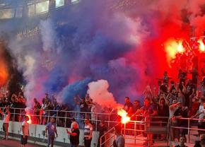 Totul pentru victorie! » Ultrașii Stelei au aprins torțe și fumigene la antrenamentul „militarilor” de dinaintea derby-ului