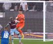Penalty controversat dictat împotriva lui FCSB în meciul de pe London Stadium! Același arbitru o scotea pe CFR din Europa, după o fază identică