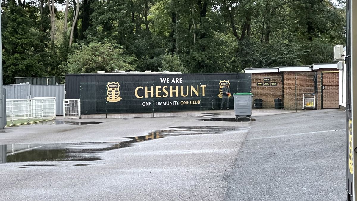 Un român e manager la un club din Liga a 6-a engleză și e convins: „Vin cel puțin 5.000 de români la West Ham - FCSB!”