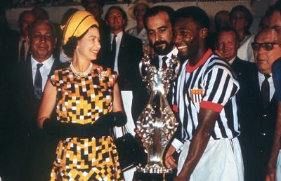 Marele Pele, amintire emoționantă cu Regina Elisabeta a II-a: „Atunci am întâlnit-o în persoană” » Mourinho a uitat de eșecul din Europa League: „Marea Britanie e casa mea”
