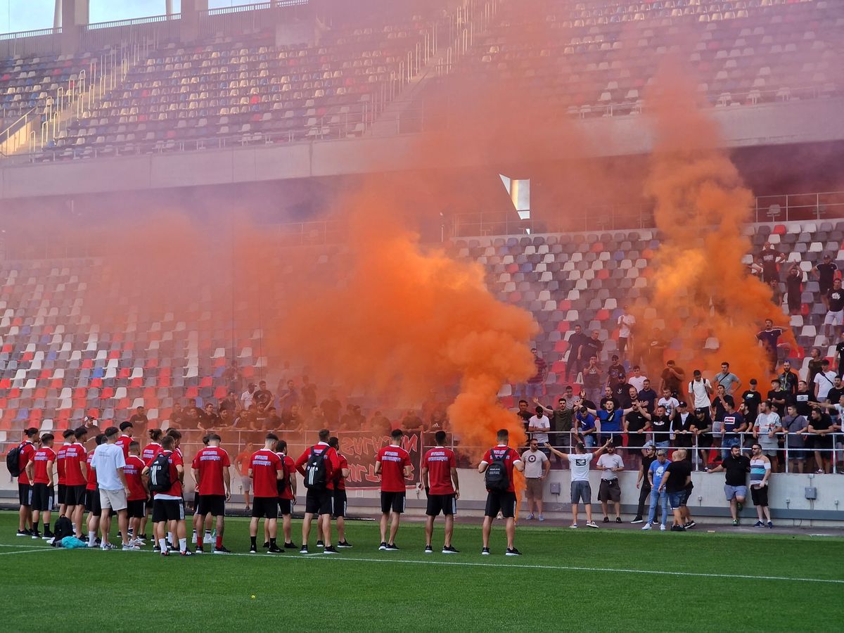 Ultrașii Stelei, la antrenamentul înaintea meciului Dinamo - CSA Steaua