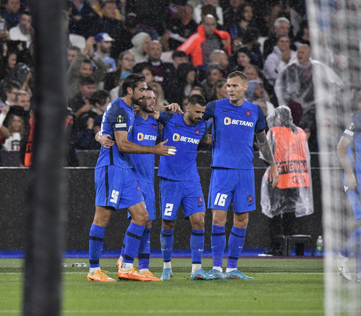 Legenda „ciocănarilor” a pus „tunurile” pe un jucător după West Ham - FCSB: „Înapoi la școală!”