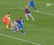 Penalty controversat dictat împotriva lui FCSB în meciul de pe London Stadium! Același arbitru o scotea pe CFR din Europa, după o fază identică