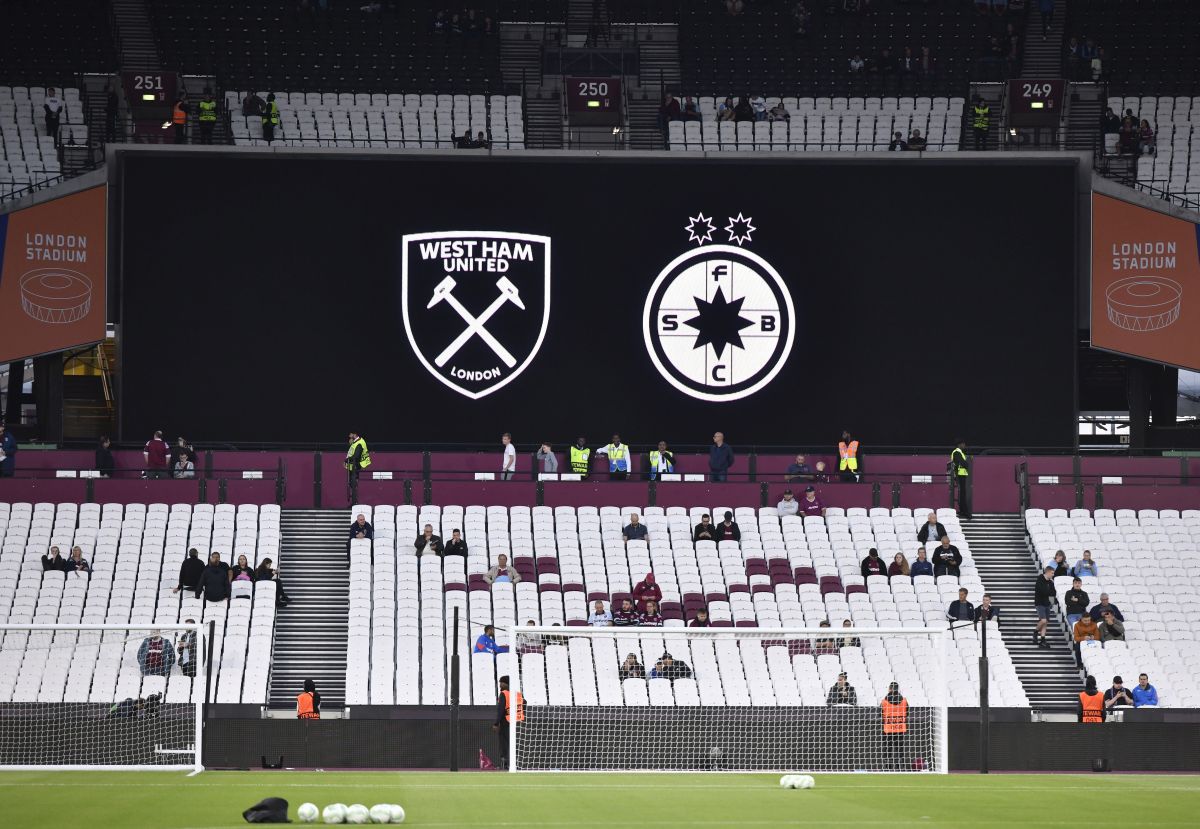 Silence pentru Regină » Imagini emoționante cu momentul de reculegere de pe London Stadium: mii de oameni în lacrimi